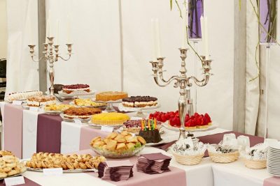 Buffet, Silberleuchter, Buffettische, Tischdecke
