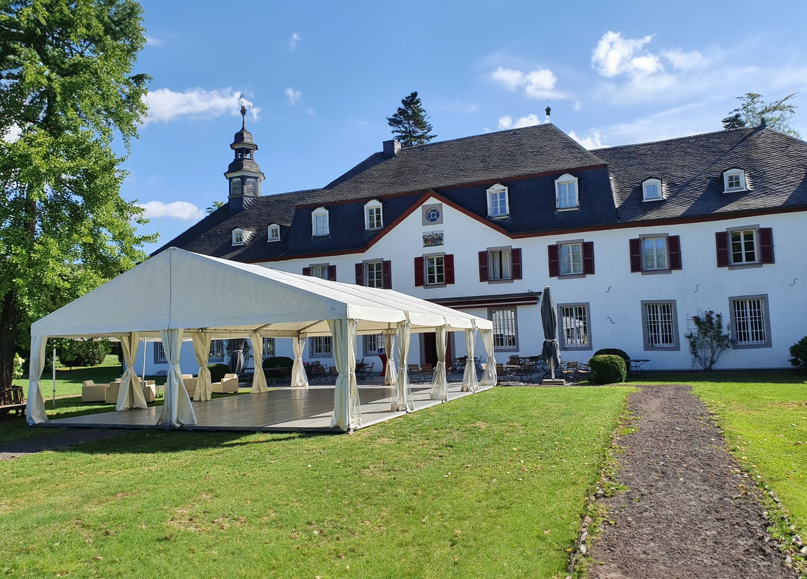 Zeltverleih, Zeltvermietung, Partyzelt, Partyzeltvermietung, Partyzelt Hürth, Hochzeitszelt, Eventzelt, Zeltverleih Hürth, Mietzelt, Zeltvermietung Hürth, Eventausstattung, Möbelvermietung, Möbelverleih, Mietsortiment, Eventvermietung, Eventverleih, Hochzeitszeltverleih, günstig Zelte mieten, Mietzelt Hürth