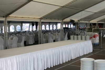 Zelt, Zeltverleih, Mietzelt, Partyzelt, Festzelt, Skirting, Tischumrandung, Buffettische
