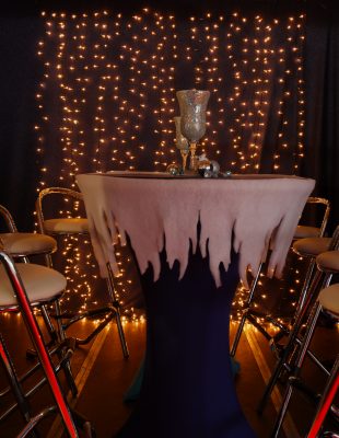 Stehtisch, Barhocker, Lichtnetz