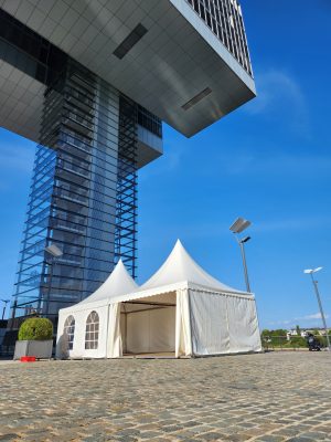 Zeltverleih, Zeltvermietung, Partyzelt, Partyzeltvermietung, Partyzelt Köln, Hochzeitszelt, Eventzelt, Zeltverleih Köln, Mietzelt, Zeltvermietung Köln, Eventausstattung, Möbelvermietung, Möbelverleih, Mietsortiment, Eventvermietung, Eventverleih, Hochzeitszeltverleih, günstig Zelte mieten, Mietzelt Köln