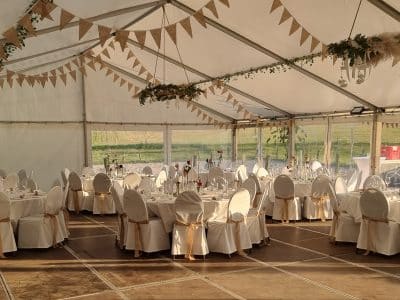 Dekoratives Beispiel ohne Verkleidung