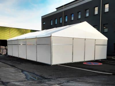 Gespannte Planen in einem Aluminiumrahmen