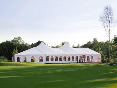 Großzelt mit zwei Domfelder und einer Apside